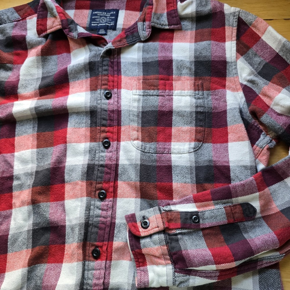 American Eagle Men's Large Plaid Flannel Shirt Red Gray White Button Up